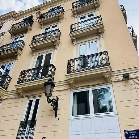 Serrano Park Apartment