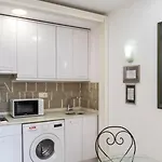 Serrano Park Apartment *