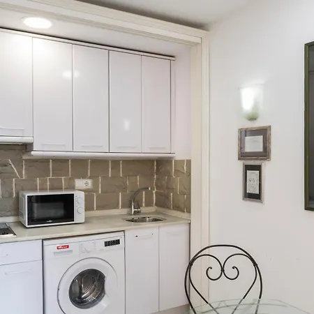 Serrano Park Apartman *